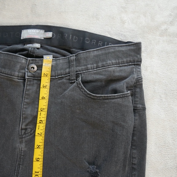Torrid Bombshell Skinny 22R Black Premium Stretch High Rise Destructed Jeans - Picture 7 of 12